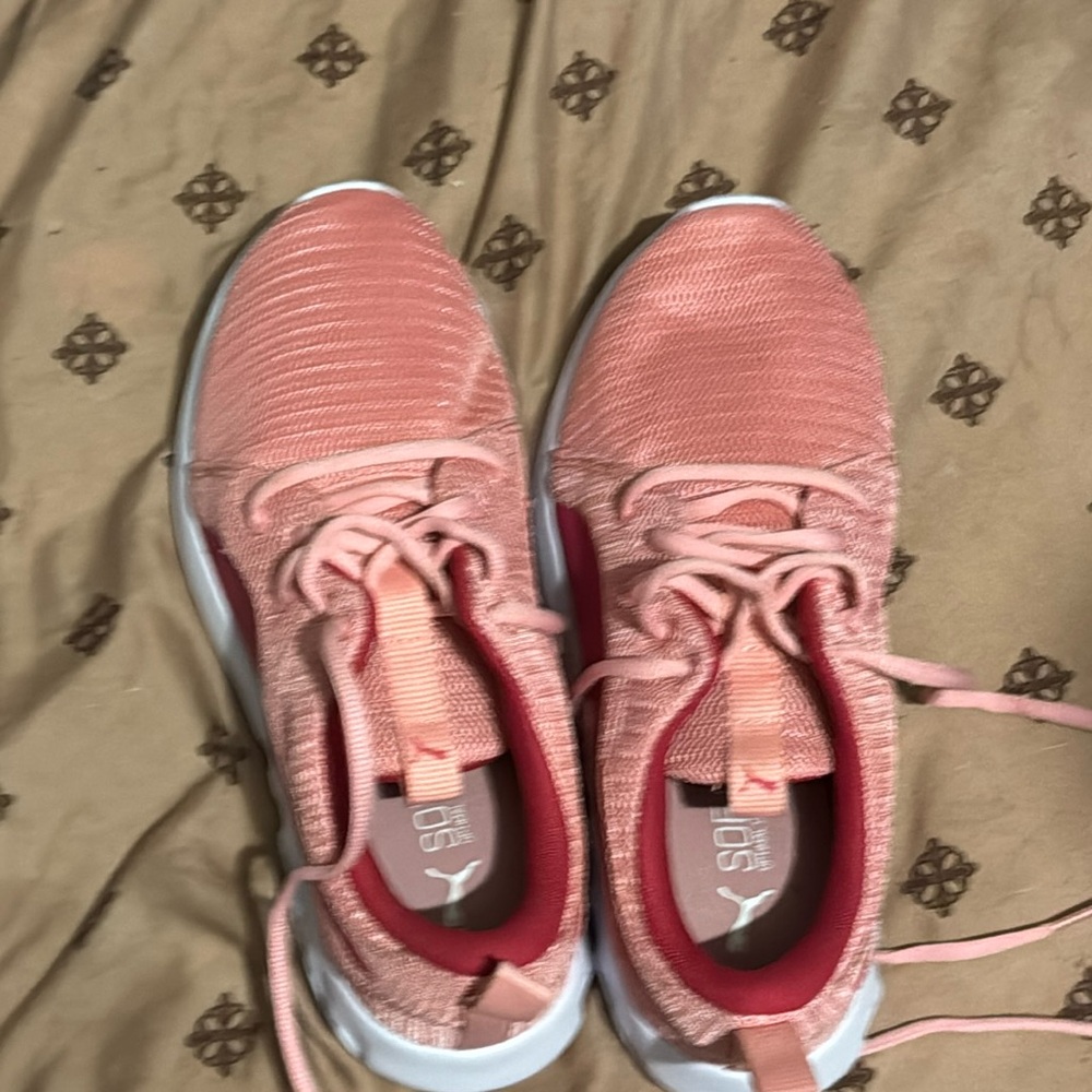 size 6 Puma light pink shoes brand new